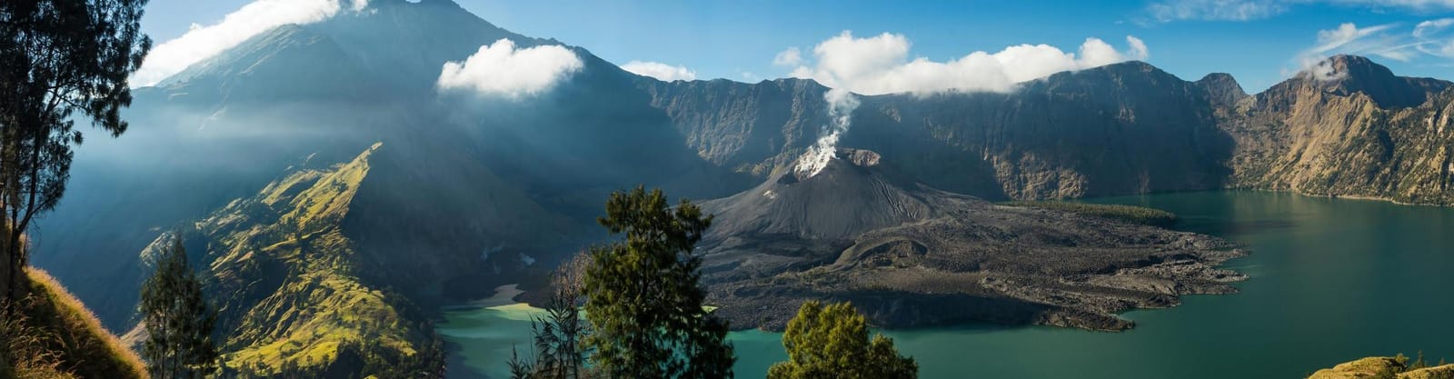 Volcán y lago de cráter en el interior de Lombok