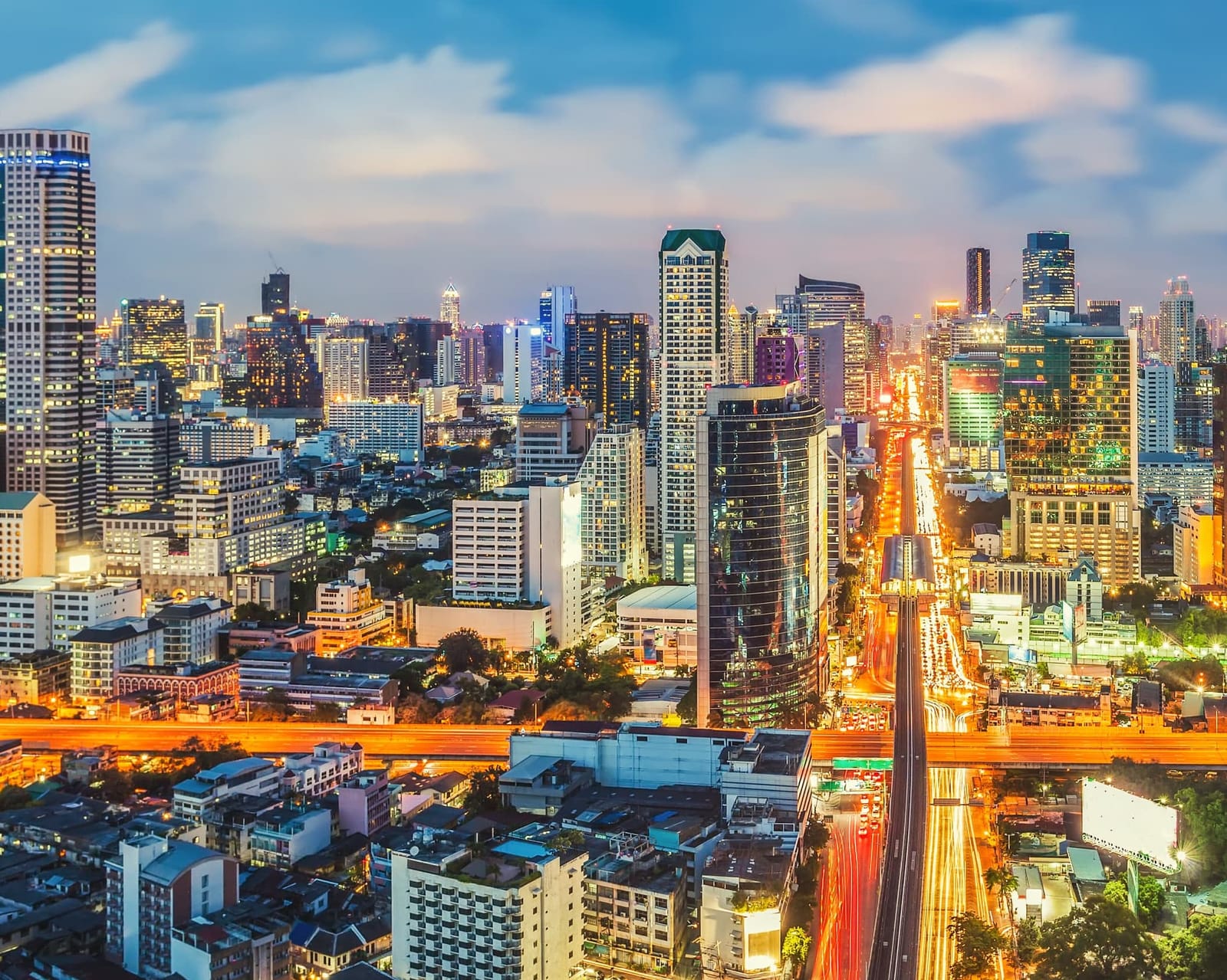 Skyline de Bangkok con rascacielos